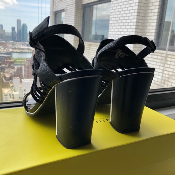 Kenneth Cole Reaction Art-Ful Black Sandal - Picture 7 of 12